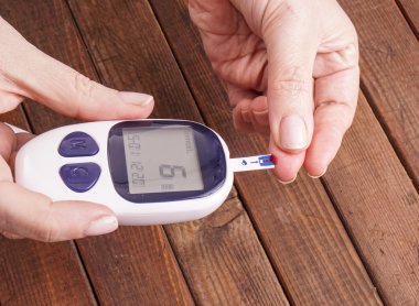 Kan şekeri düzeyini sınama