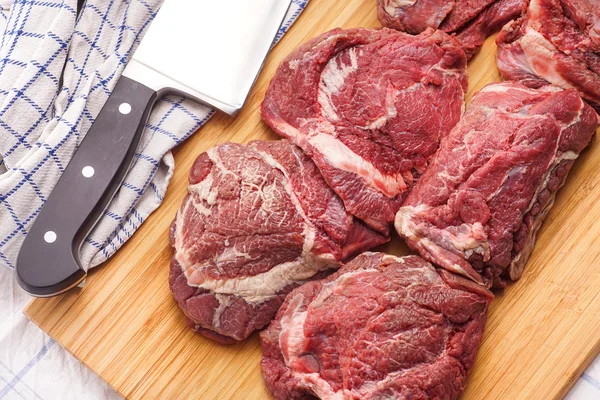 Carne crua, vitela deliciosa, bochechas de carne — Fotografia de Stock