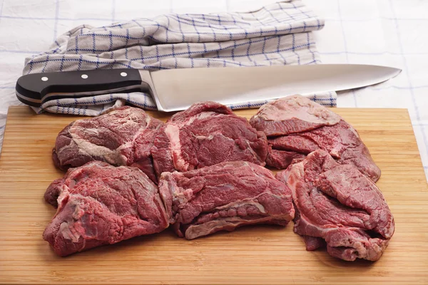 Carne crua, vitela deliciosa, bochechas de carne — Fotografia de Stock