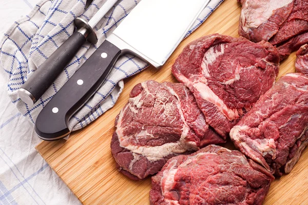 Carne crua, vitela deliciosa, bochechas de carne — Fotografia de Stock