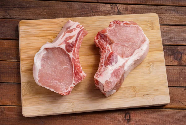 Chuletas de cerdo crudas — Foto de Stock