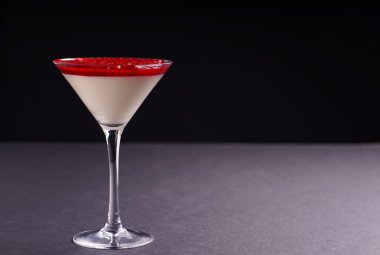  Ahududu ve çilekli cheesecake