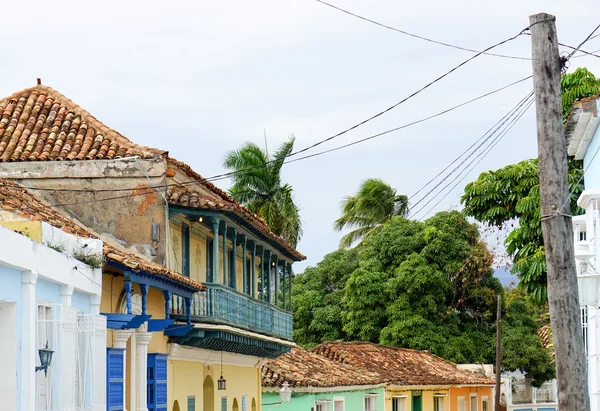 Paysage urbain tropical avec maisons multicolores — Photo
