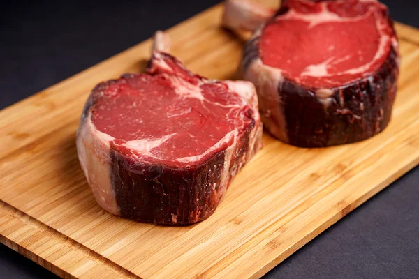 Bistecca di Tomahawk cruda — Foto Stock