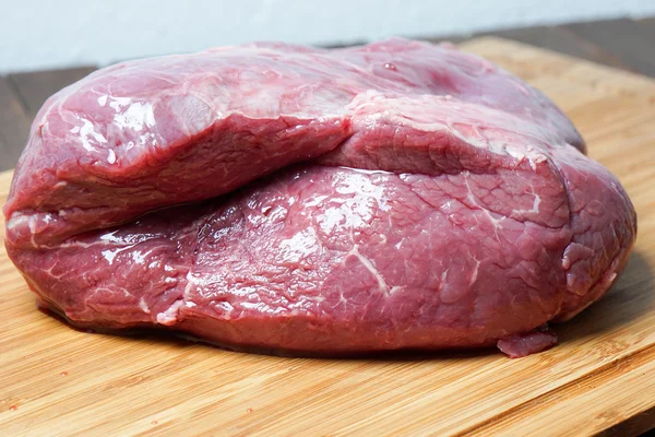 Carne de bovino assada orgânica crua — Fotografia de Stock