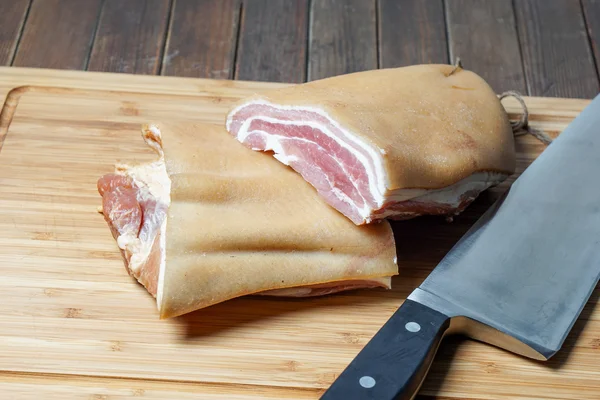 Çiğ jambon, füme domuz eti