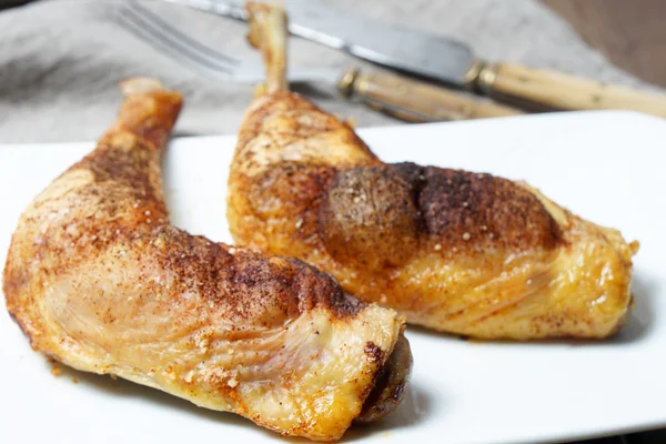 iki kızarmış tavuk baget