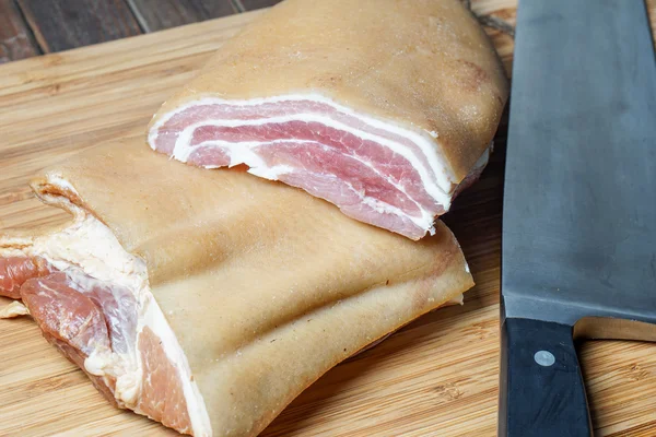 Сырой бекон, копченая свинина — стоковое фото