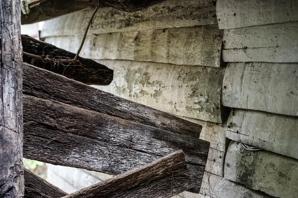 Cobertizo de madera, casa o hacha — Foto de Stock