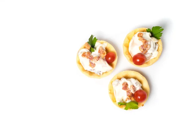 Canapés, Aperitivo com salada de frango cremosa — Fotografia de Stock