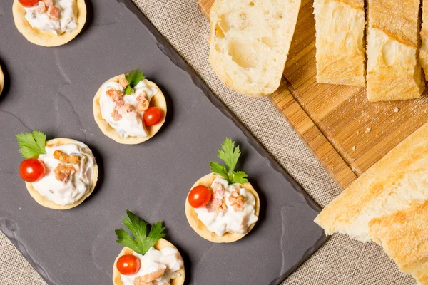 Canapes, appetizer with creamy Chicken salad — Stock Photo, Image