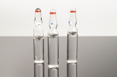 tıbbi ampul siyah arka plan üzerine izole işareti kaldırın