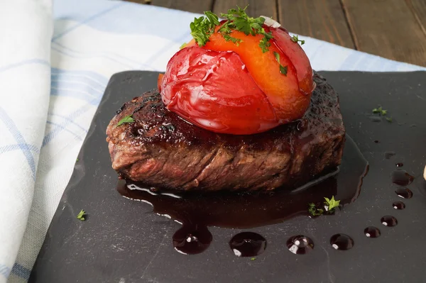 Steak ze svíčkové s švestka — Stock fotografie