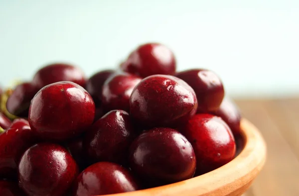 Cherries in a ceramic bowl — Stock Photo, Image