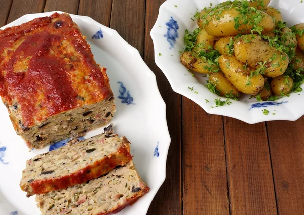 Polpettone di tacchino con patate arrosto — Foto Stock