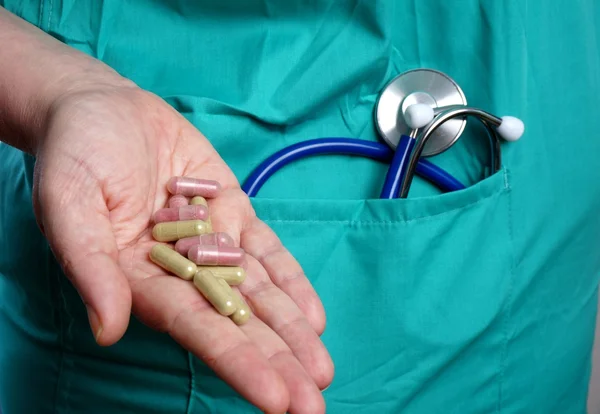Nurse holding prescription medicine — Stock Photo, Image