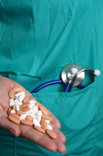 Nurse holding prescription medicine — Stock Photo, Image