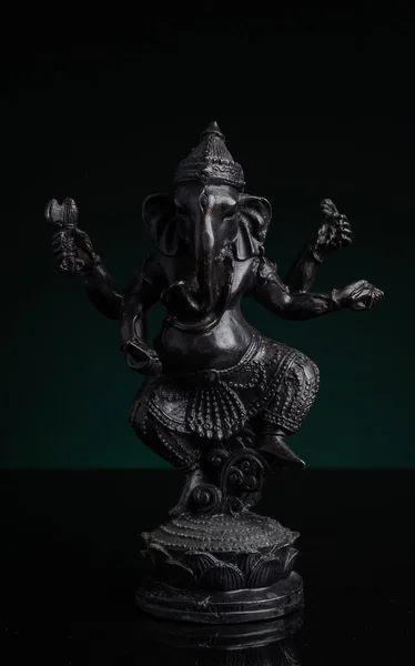 Staty av den hinduiska guden Ganesha — Stockfoto