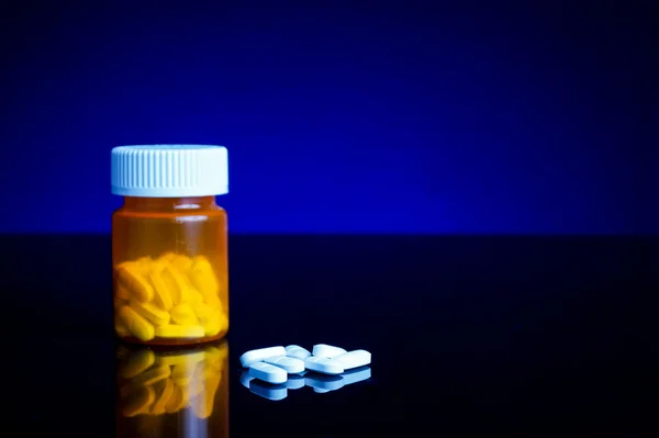 Medicin, tablety a pillbottle — Stock fotografie