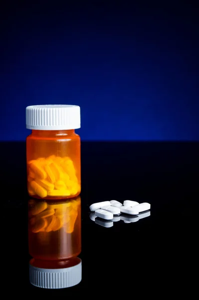 Medicin, tablety a pillbottle — Stock fotografie