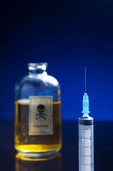 Vintage poison bottle and syringe — Stock Photo, Image