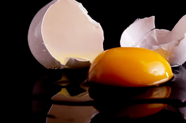 Cracked Egg — Stock Photo, Image