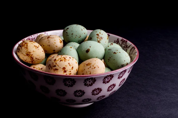 Huevo de Pascua con espacio de copia — Foto de Stock