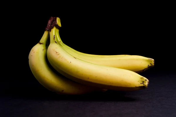 Ramo de plátanos ecológicos maduros — Foto de Stock