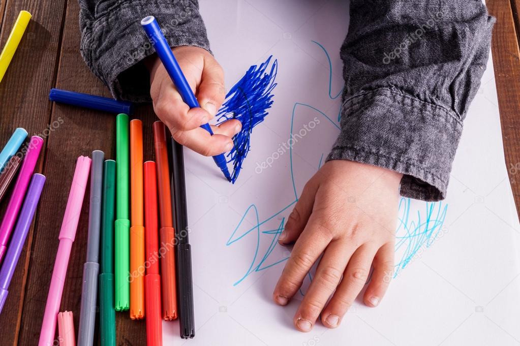 Little boy draws a drawing