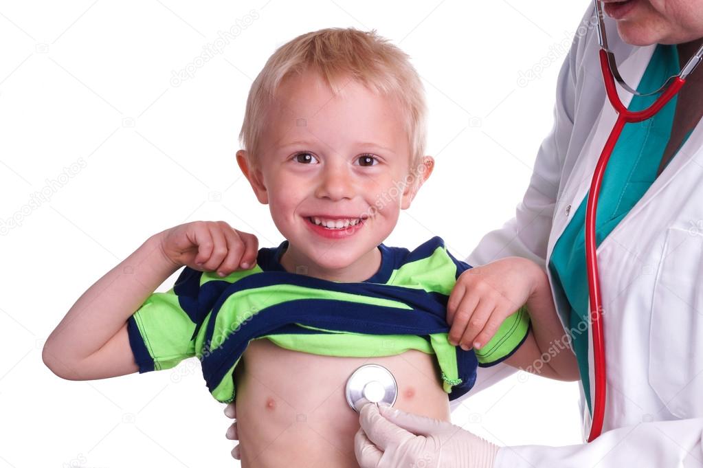 Doctor examines a young child.