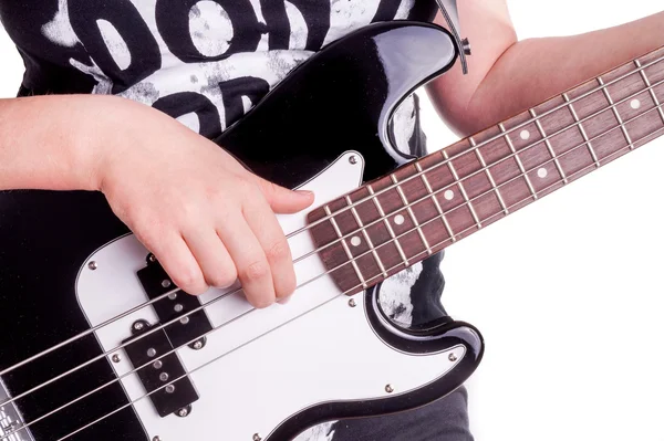 ティーンエイ ジャーの手がギターを弾き — ストック写真