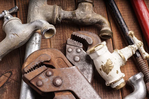 Werkzeuge, Sanitär, Rohre und Wasserhähne — Stockfoto