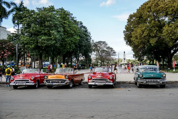 Carro antigo em Havana — Fotografia de Stock