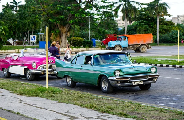Voiture vintage à La Havane — Photo