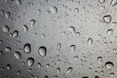 Doğadan camına soyut su damlası.