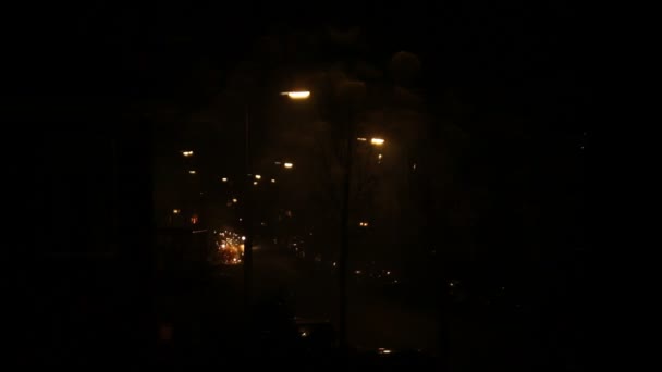 Вид на улицу с фейерверками — стоковое видео
