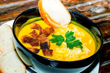 Vejetaryen maydanoz çorbası 