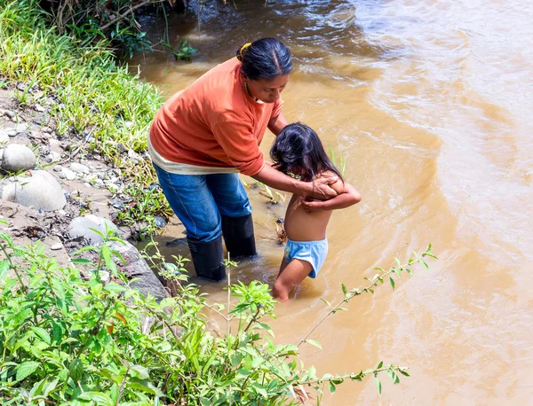 Anne ve kızı, Banyo zamanı