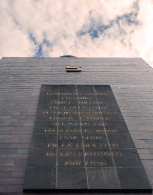 Merkezi Dünya, Mitad Del Mundo, Güney görünümü