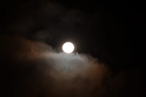 Lune quand l'ensemble de son disque est illuminé — Photo