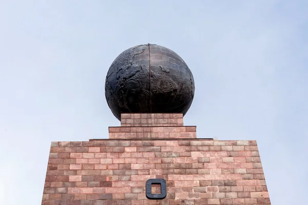 Mitad Del Mundo emlékmű — Stock Fotó