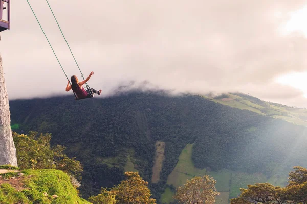 Silueta de joven feliz rubia mujer en un swing —  Fotos de Stock