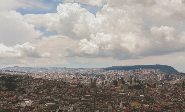 Vista superior de la ciudad Quito — Foto de Stock