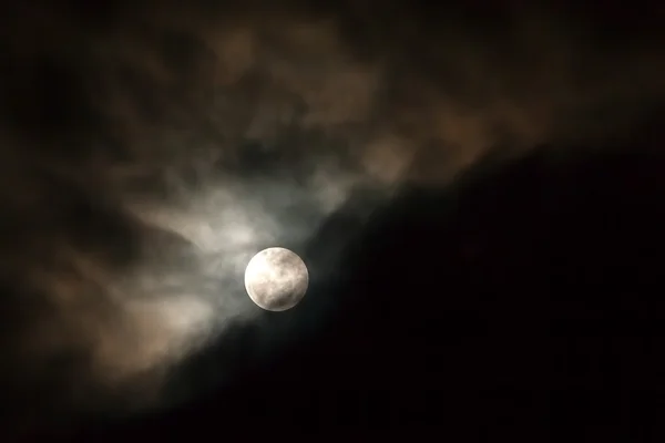 Ciel avec lune et nuages Photos De Stock Libres De Droits