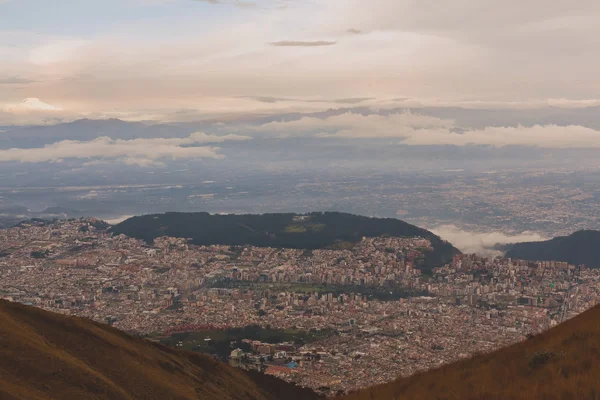 Quito si trova nelle Highlands settentrionali dell'Ecuador Immagine Stock