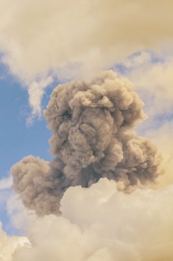 Güçlü kül patlamalar: Tungurahua, Ecuador