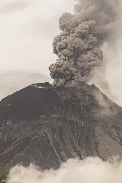 Сильное извержение вулкана Тунгурауа

