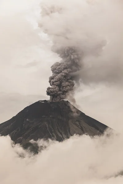Vulcão Tungurahua Fiery Eruption — Fotografia de Stock