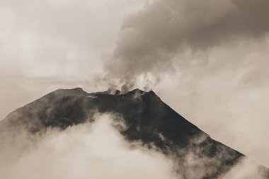 Tungurahua volkan biri en aktif volkan