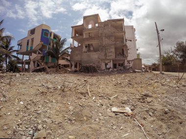 Büyük deprem, Güney Amerika tarafından yok evleri